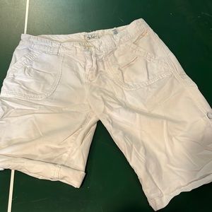 White American Eagle women’s cargo shorts